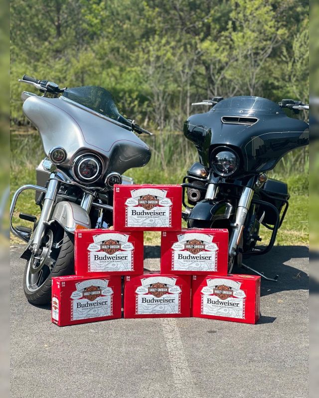 🍻… That’s The Sound Of Two Legends Collaborating… Budweiser x Harley-Davidson Limited Edition Cans Available Now! 🏍️ Add To Your Order Today…

https://www.trivalleybev.com/trivalleyrp/

#thisbudsforyou #budweiser #harleydavidson